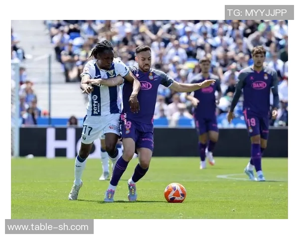 西班牙人对阵巴萨精彩集锦中文解说回顾与分析